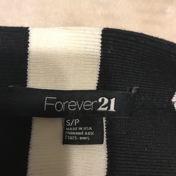 Black and white strip skirt - Picture 2 of 2